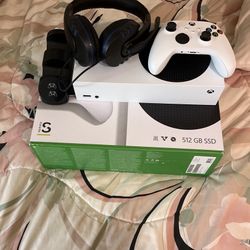 XBOX SERIES S ( GREAT CONDITION) 