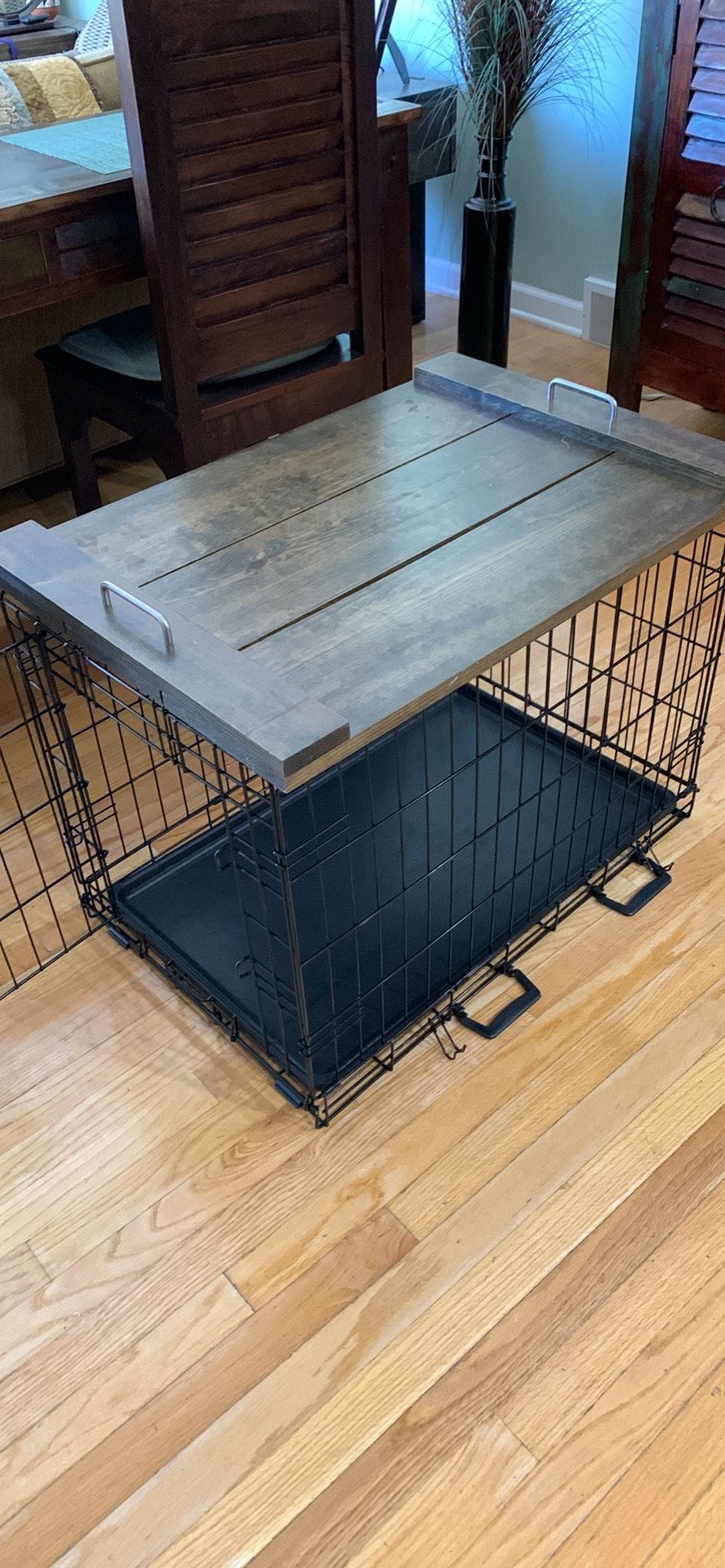 Pet kennel (topper at added cost)