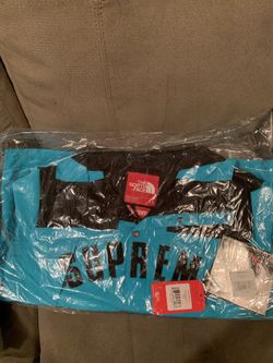 Supreme x The North Face Parka (IN HAND)