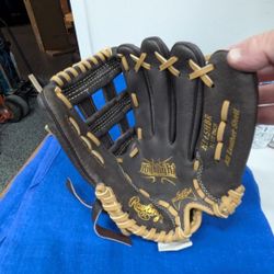 Rawlings Baseball Glove