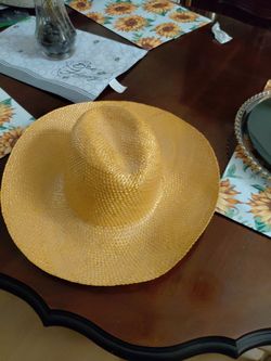 Sun hat? (I don't know what type of hat this is, pm me if you do)