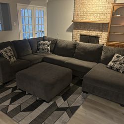 Sectional Couch And Area Rug 