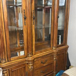 China Cabinet/table