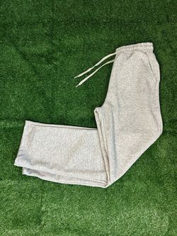 Alo Yoga Grey Sweatpants and quarter zip