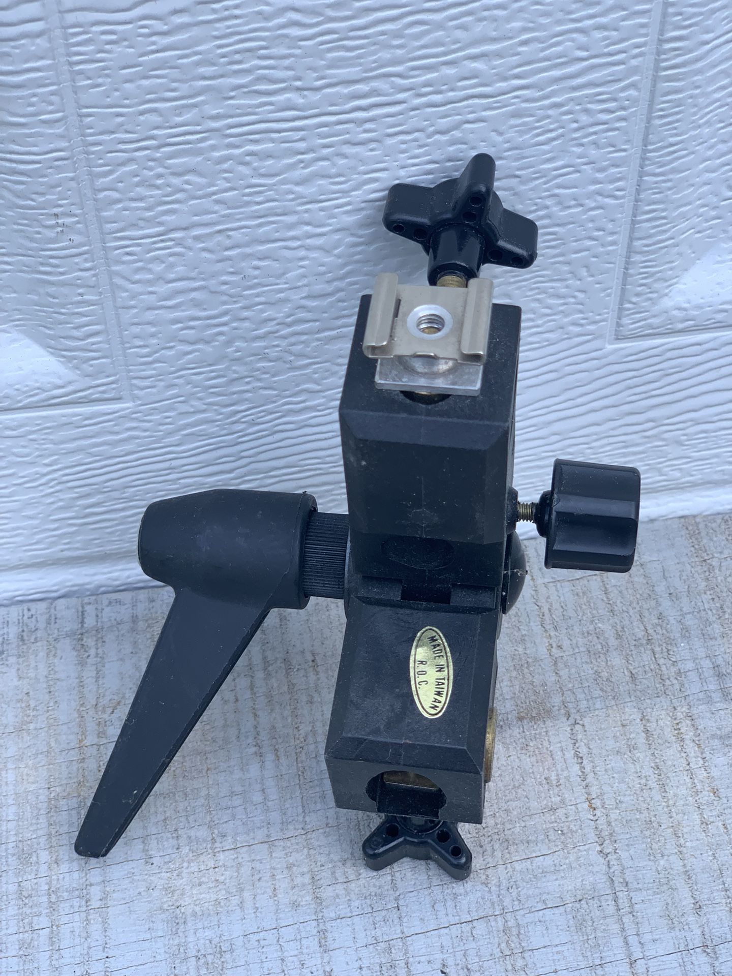 Unbranded - Studio Flash Umbrella Bracket - With Cold Shoe