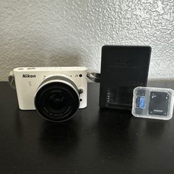 Nikon J1 White Camera + 10-30mm Lens + Charger + 16GB SD