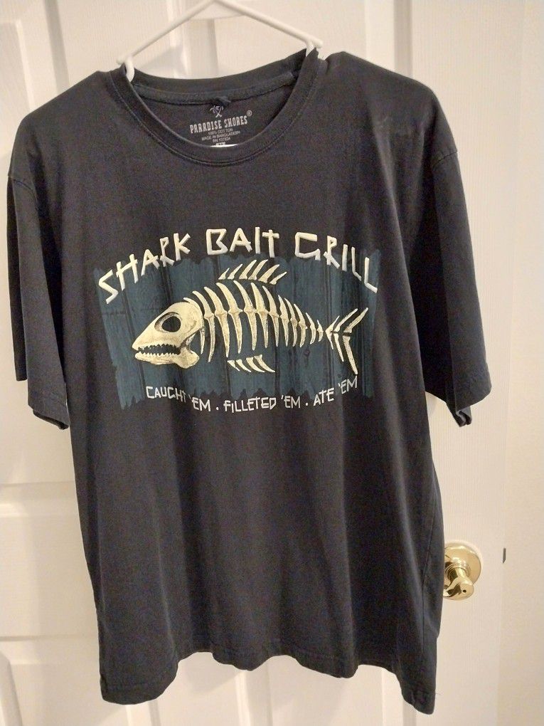 Shark Bait Grill T-Shirt Size M