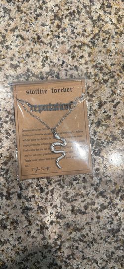 Taylor Swift Reputation Snake Necklace
