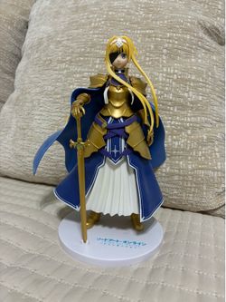 Two anime statues