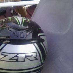 Zr