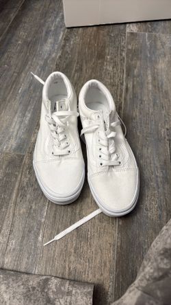 White Vans Shoes Size 8