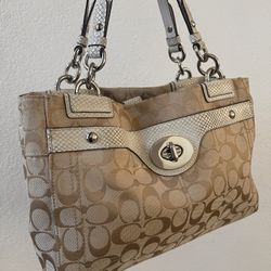 COACH PENELOPE SIGNATURE PURSE