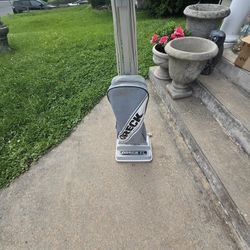 Oreck XL  Very Light  Upright  Vacuum Cleaner,  Like New, With Manual