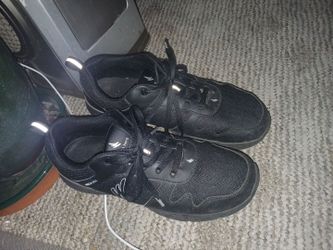 Free  Arch Fit Low-Top Sneakers