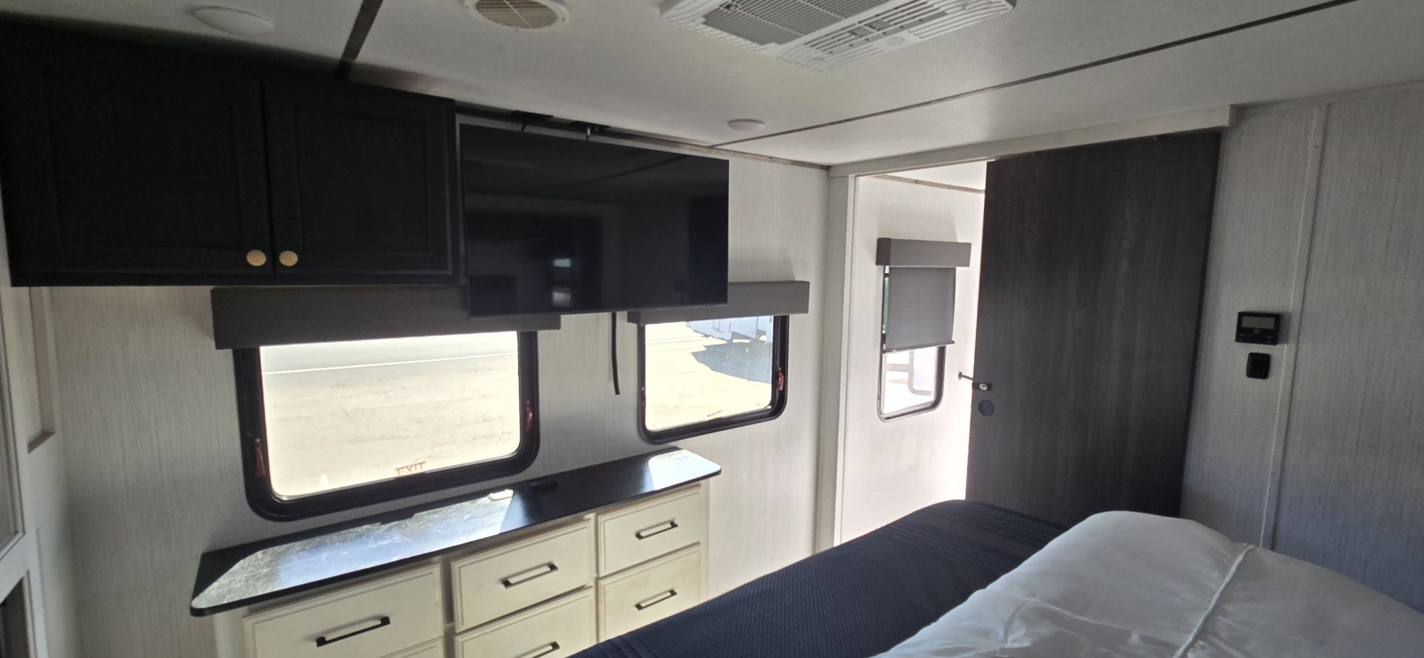 2022 Heartland RVs Bighorn Traveler Series M-37RD Specs… 40 Ft Long !! 
