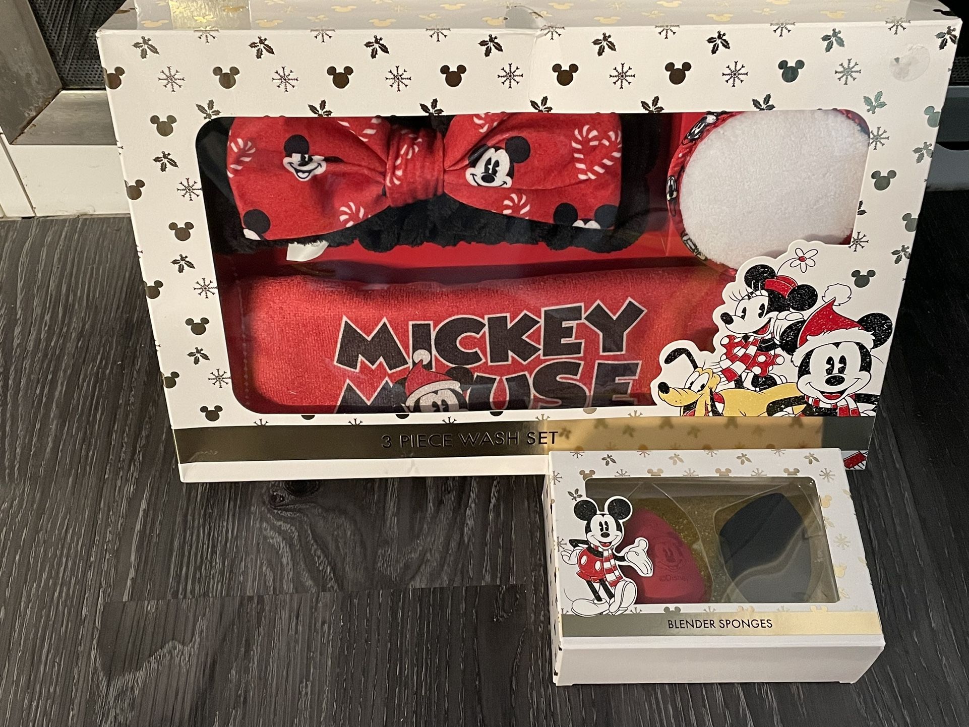 NWT Mickey Wash Set And Blender Sponges