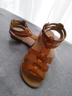 Beautiful sandals for girl size 1