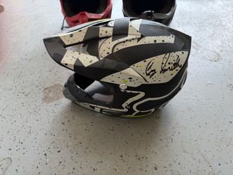 Medium youth helmets