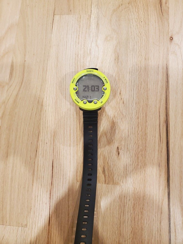 Used Suunto Zoop Novo Dive Computer - Bright Yellow (Excellent Condition)