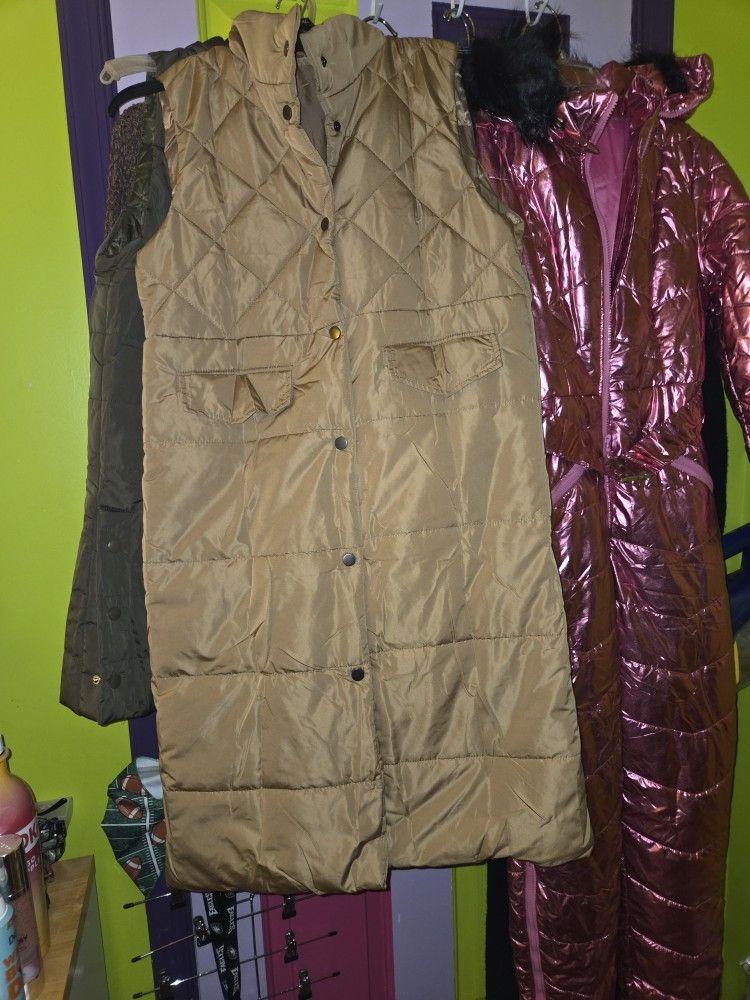 Nice Ligjt Weight Long Tan Vest. Brand New Without Tags Size Small