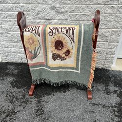 Quilt Rack With Blanket