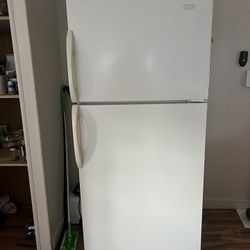 Magic Chef Refrigerator 