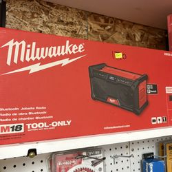 Milwaukee New Bluetooth Radio M18 