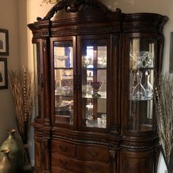 Beautiful China Cabinet Like New 