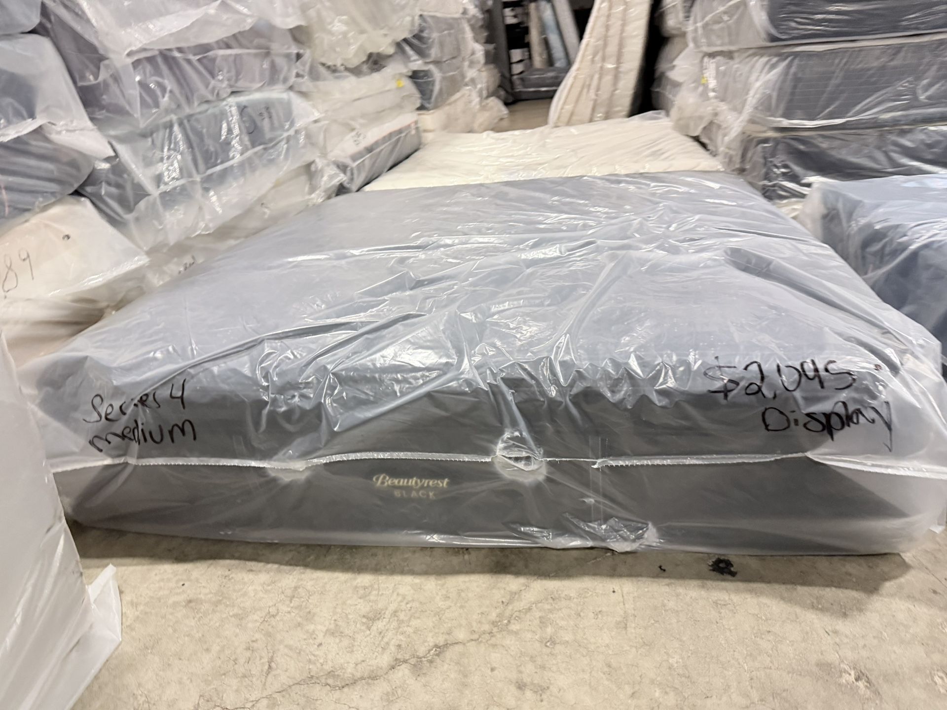 KING MATTRESS BEAUTYREST BLACK SERIES FOUR MEDIUM DISPLAY