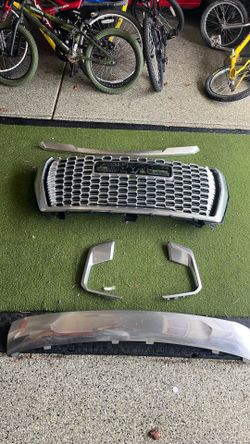 2022 GMC Denali front chrome grill