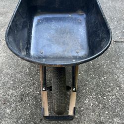 True Temper Wheelbarrow – Heavy Duty – Good Condition