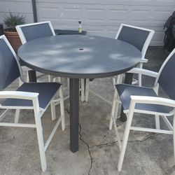 Round Bar Patio/Pool Table & Chairs With Umbrella Hole