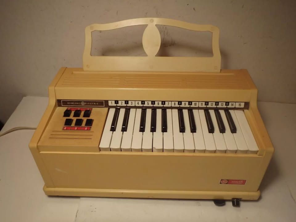 VINTAGE General Electric GE Youth Child Organ Piano (TESTED WORKS)