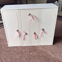Doll Wardrobe 