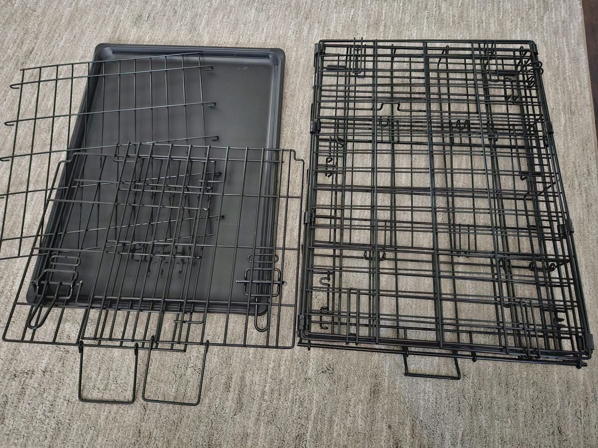 Like New You & Me 2-Door Folding Dog Crate 24.8" L X 17.9" W X 19.5" H, Temple City