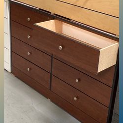 Dresser/ Eight drawers dresser