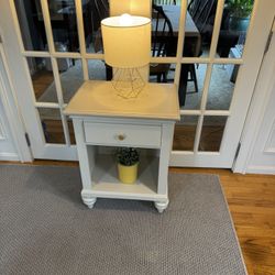 Night stand/end table 