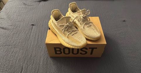 SELLING FAST💨 Yeezy Boost 350 “Light” V2 👟
