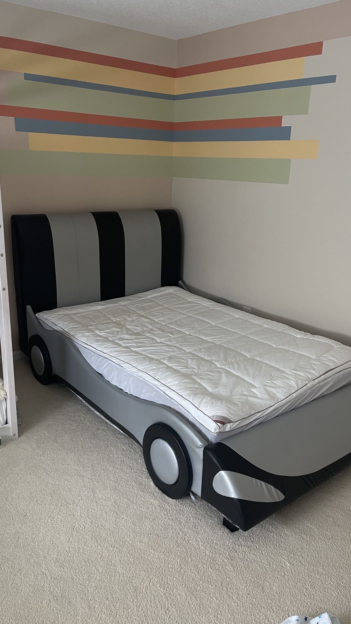 Full Size Faux Leather Race Car Bed in Black and Silver