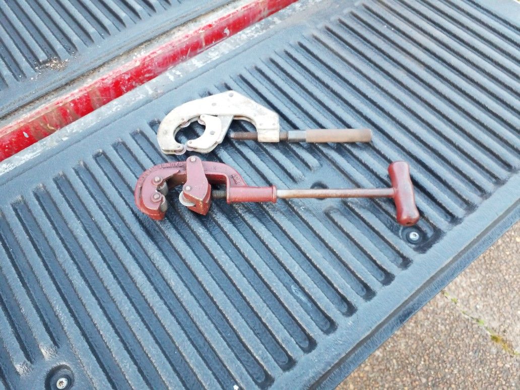 Old Heavy Pipe Cutting Tools