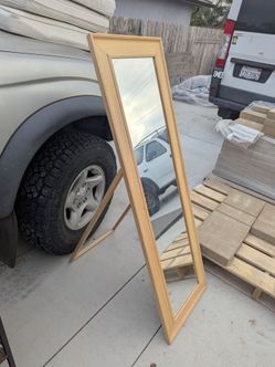 Standing easel mirror