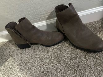 Woman Size 7 Boots $15