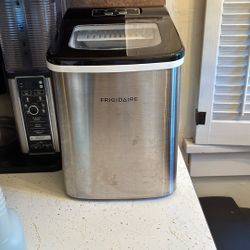 Frigidaire Counter Top Ice Maker 