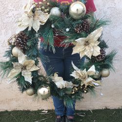Large Lighted Decorated CHRISTMAS WREATH beautiful Holiday 27 Inch