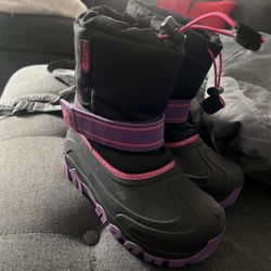 Kids Snow boots Size 2 