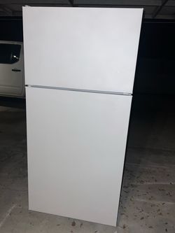 White Top-Freezer Refrigerator