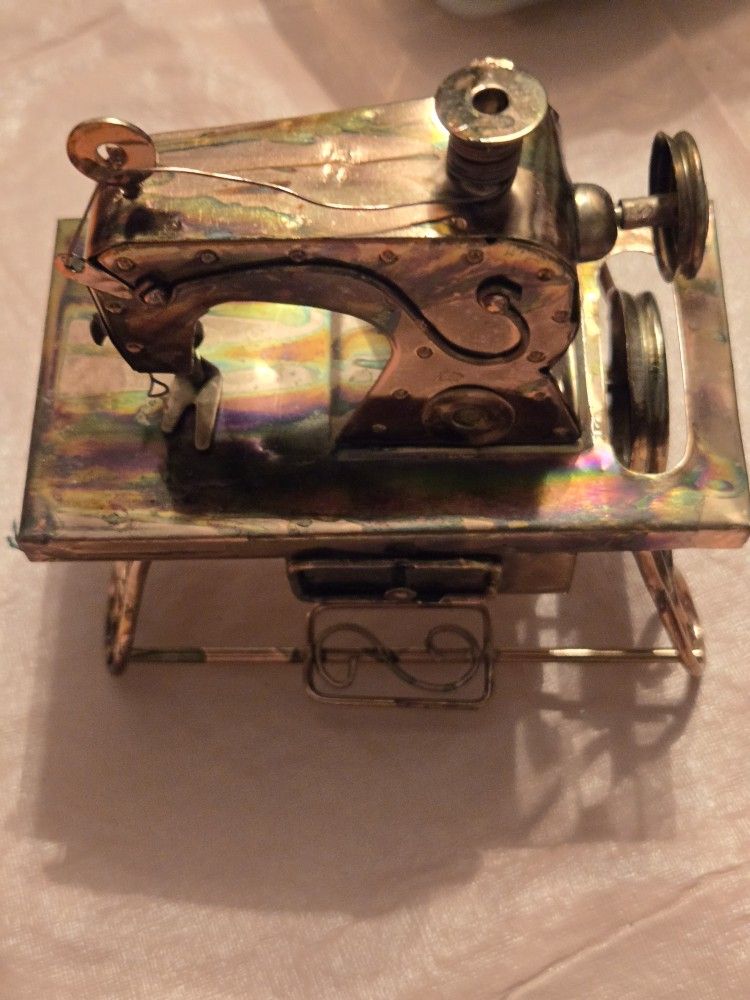Mini Sewing Machine Plays Song