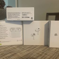 Apple AirPods Pro 2nd Generation with MagSafe Wireless Charging Case - White