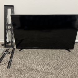 40 inch Samsung Smart TV with wall mount
