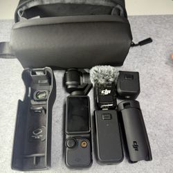 DJI - Osmo Pocket 3 Creator Combo 3-Axis Stabilized 4K Handheld Camera with Rotatable Touchscreen - Gray